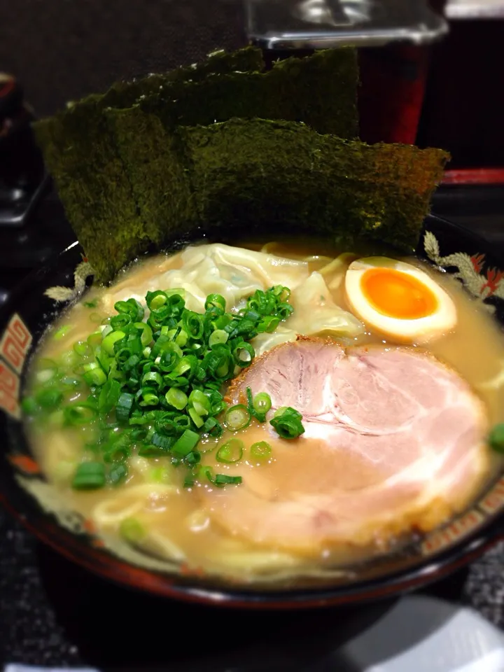 新橋とんこつラーメン、拉餃びーの家系太麺醤油豚骨!|Tatsuya Furudateさん