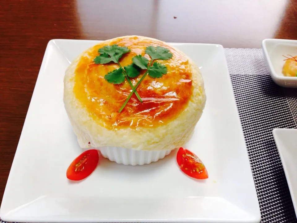 Snapdishの料理写真:チキンクリーム煮のパイ包み|Nakaba Kobayashiさん