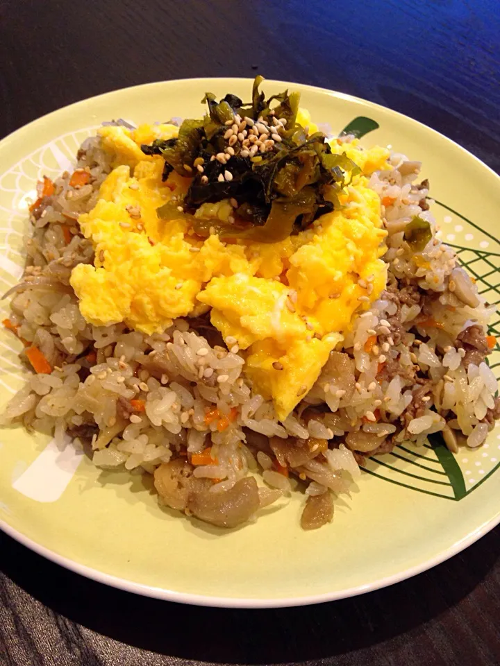 牛肉と新ごぼう炒飯とろとろ玉子のっけ高菜のっけ|mymamaさん