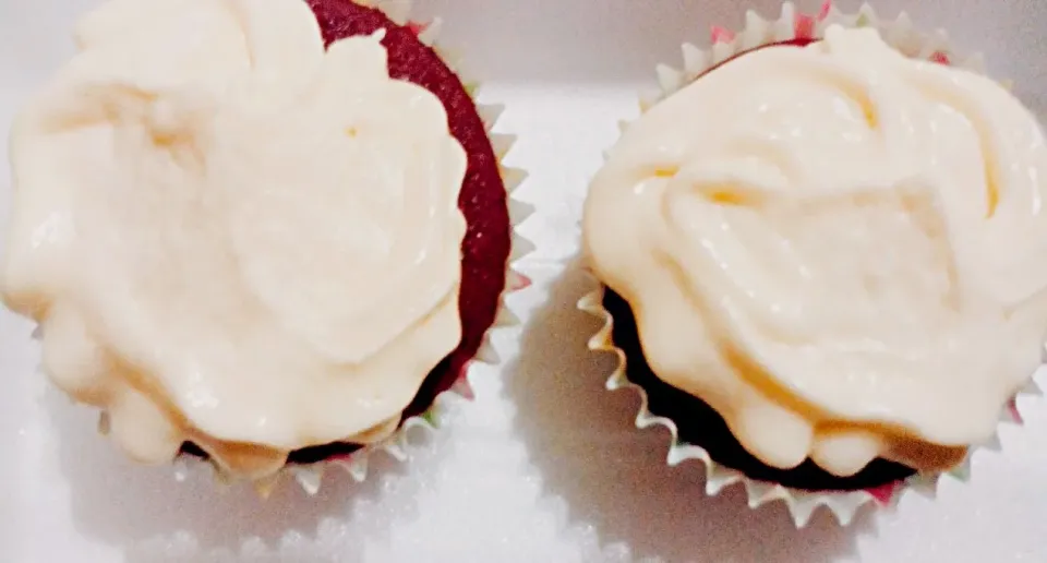 red velvet cupcake|Samantha Faye Aguirre Manglarさん