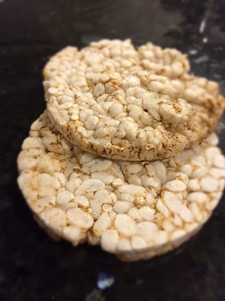 Rice cakes. Always so yummy and only 27 calories each!|Vannessa Campoverdeさん