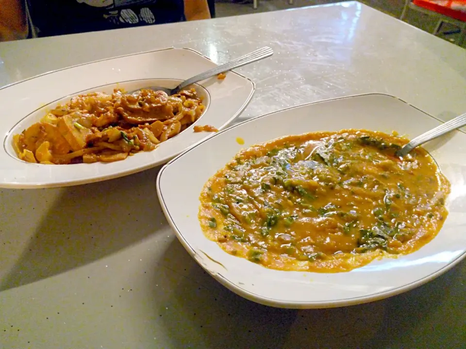 Snapdishの料理写真:Mushroom Fried and Dal Palak.|Tetsuya Cheol Kimさん