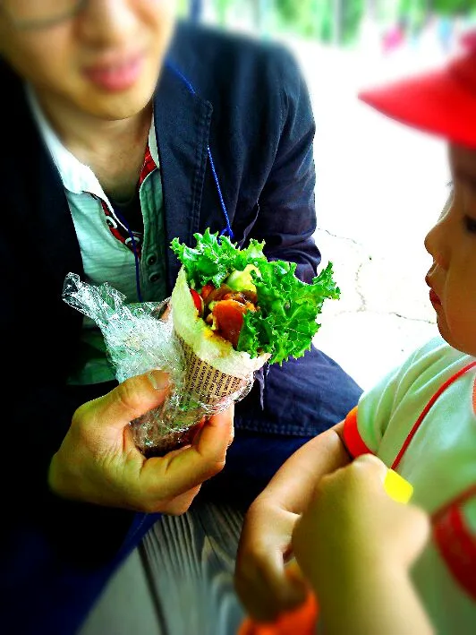 Snapdishの料理写真:食パン照り焼き手巻きサンド♪|Yuusan Guuguuさん