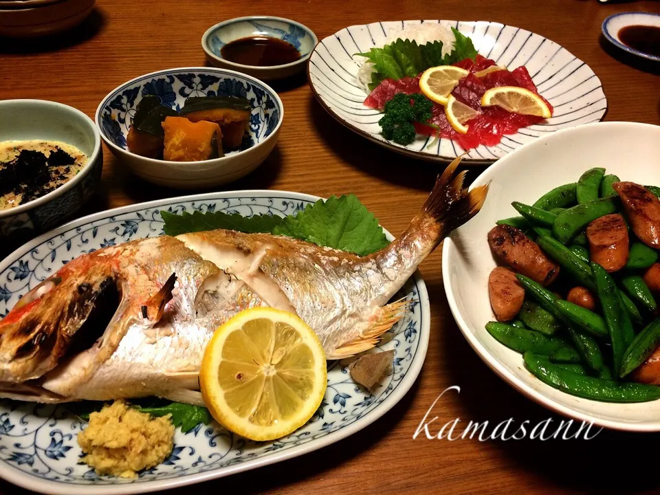 Snapdishの料理写真:祝い鯛の塩焼き🐟 マグロのお造り♪など…|かまさん