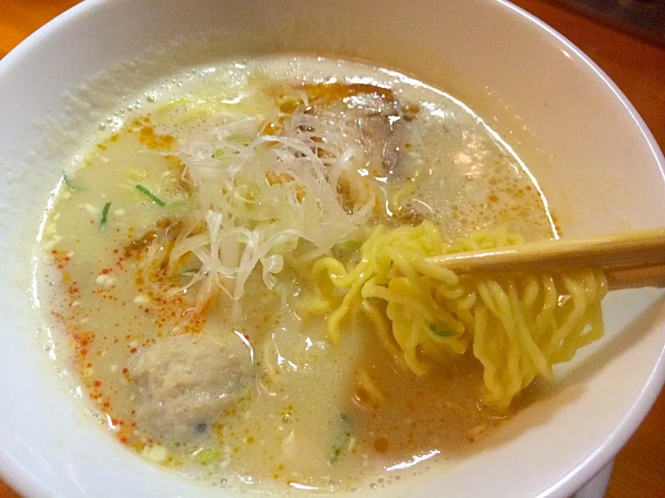 Snapdishの料理写真:大阪出張の〆、豆乳と白味噌とクリームチーズのペペ味噌ラーメン|juneshunさん