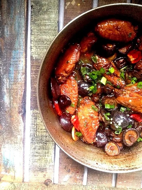 asian soysauce chicken wings with mushroom and green bean|Taste of Tianさん