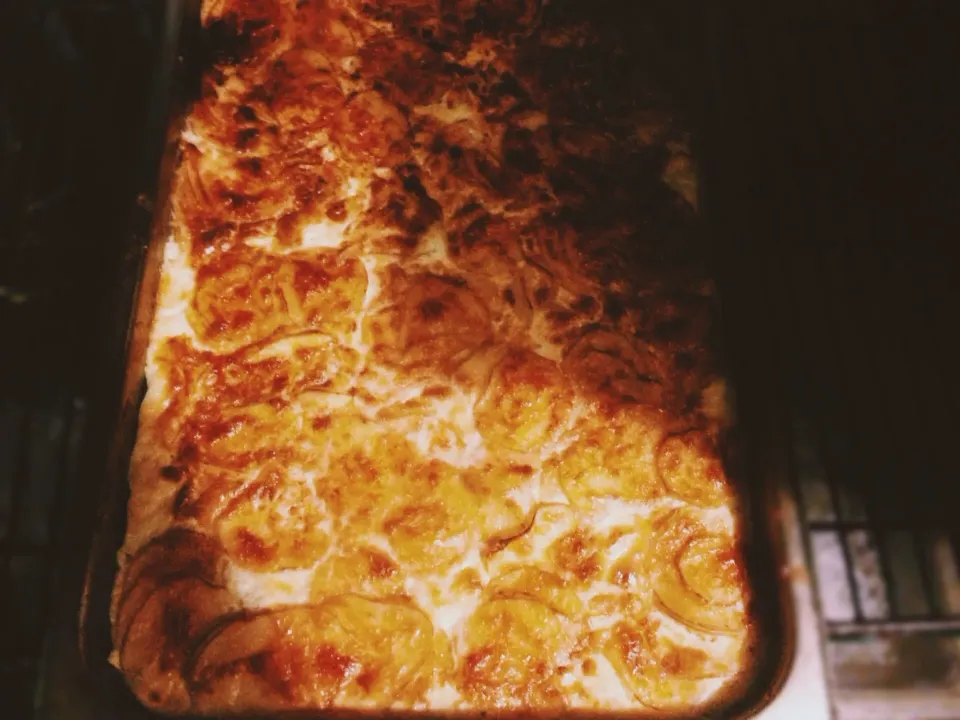 Snapdishの料理写真:Potato gratin|Aleisha Tilsonさん