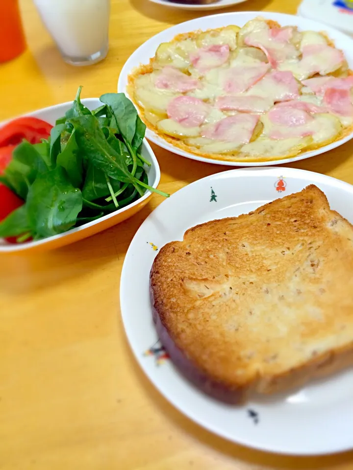 ポテトチーズ焼き＆ベビースピナッチのサラダ|しおんさん