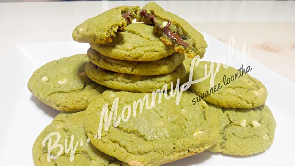 Green tea milk & White choc chip Cookie Stuffed with dark chocolate|siwanee loonthaさん