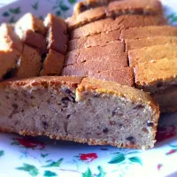 Snapdishの料理写真:Banana walnut moist cake|Er Yan Jingさん