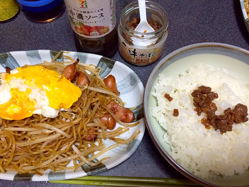 Snapdishの料理写真:焼きそば、白米(牛そぼろのせ)|ms903さん