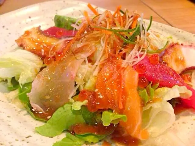 Snapdishの料理写真:Salmon salad|Atommon Monnoiさん