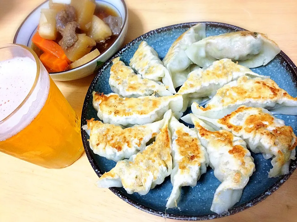 餃子と牛すじ煮込み|たまこっこさん