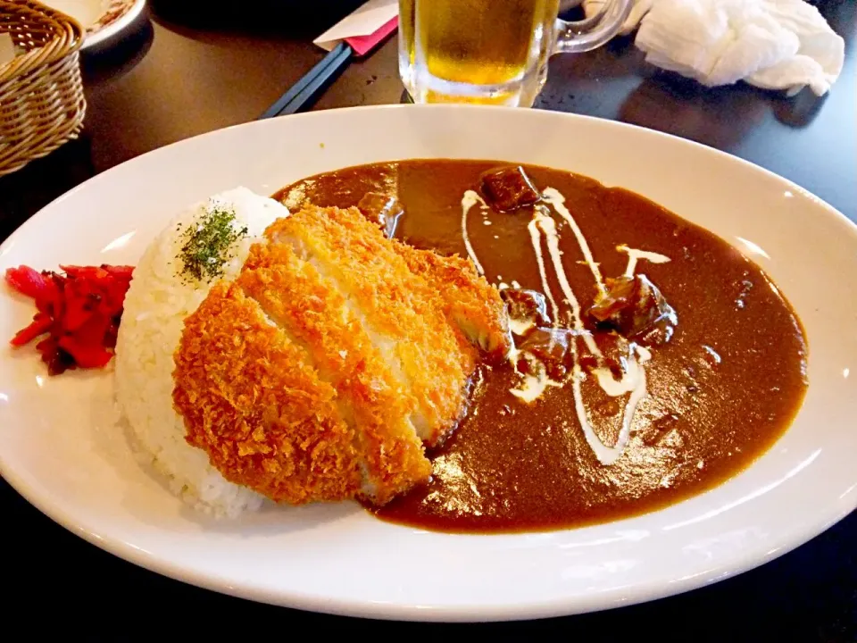 西武ドームのオーナーズレストランのカツカレー。
生ビールと共にお値段はオーナーズ値段ですが、高価なカツカレーを食べたので勝ちました。
やはり、今までのように安いカツカレーでは験担ぎにはならないのかなぁ～
(*´ー｀*)|東京ライオンズさん