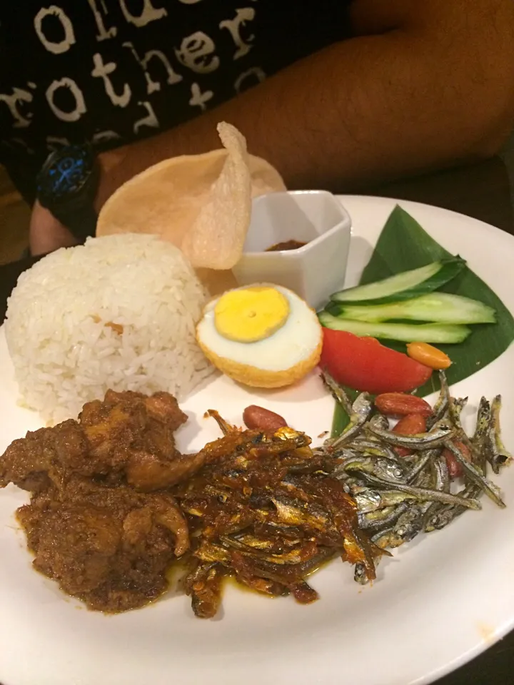 Nasi Lemak & chicken rendang|Nur Izmiraさん