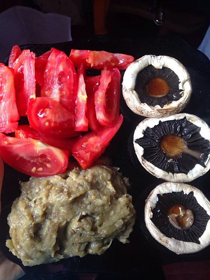 Tomatoes with mushrooms and  eggplants|VegMa(n)iaさん