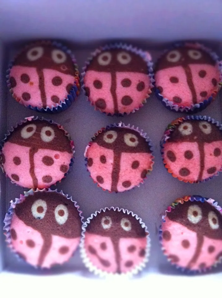 Lady bugs cupcake :)|Er Yan Jingさん