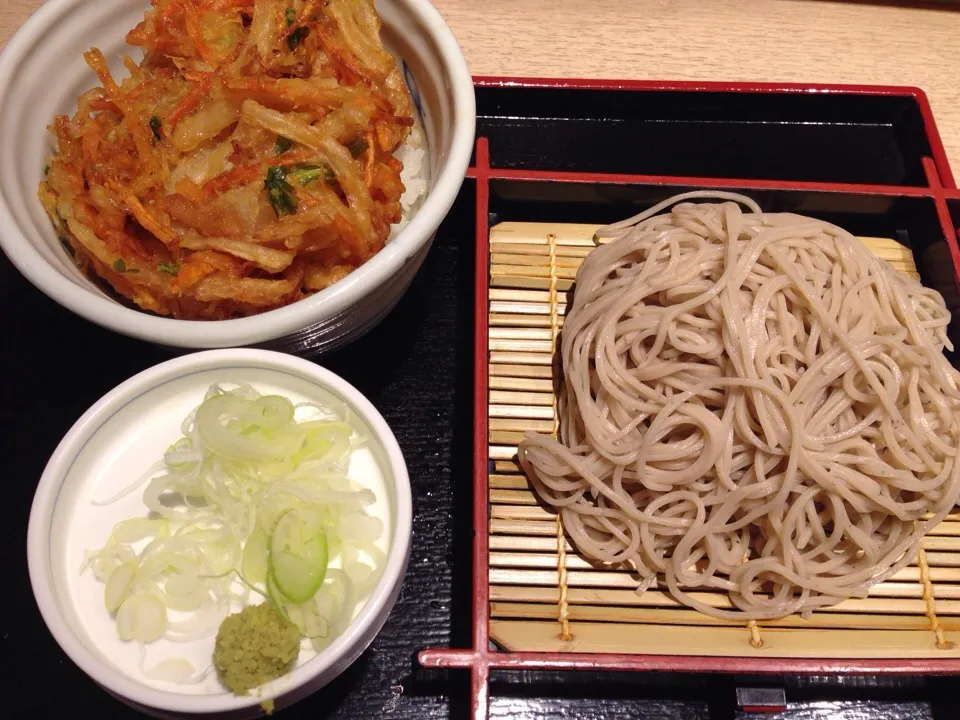 Snapdishの料理写真:もり蕎麦とかき揚げ丼セット|popzappaさん