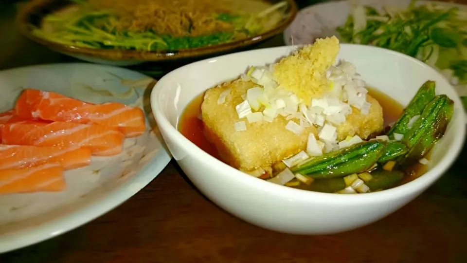 Snapdishの料理写真:揚げ出し豆腐と生サーモン刺身定食|naoさん