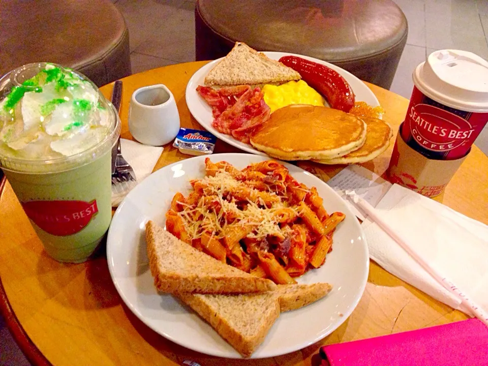 Big Breakfast 3, Pasta Arrabiatta, Americano & Green Tea Javakula!|iamfem05さん