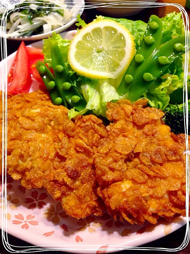 Snapdishの料理写真:sakurakoさんの料理 バリバリ雷チキン！～鳥むね肉のカレー味コーンフレーク揚げ～|ゆうちゅんさん