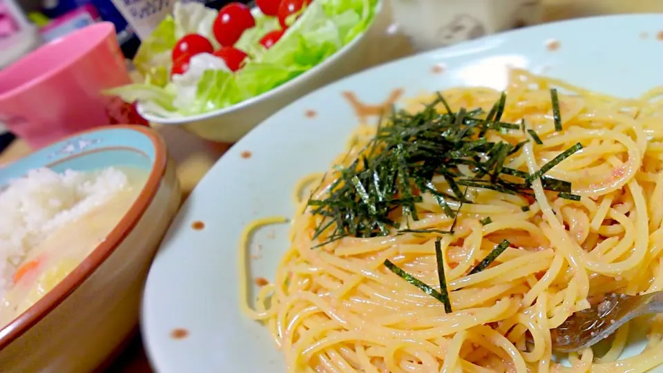 たらこパスタと昨日のシチューとサラダ☆|綾野剛さん