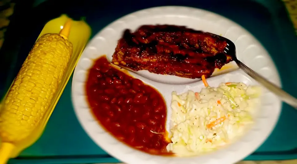 spare ribs ,baked beans corn on the cob Cole slaw|christl babcockさん