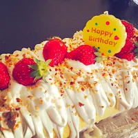 Snapdishの料理写真:久々のロールケーキ。母へのバースデーケーキ。|村上智恵さん