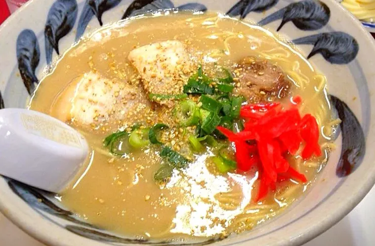 濃厚豚骨ラーメン🍜〜😋|きのすけ〜さん