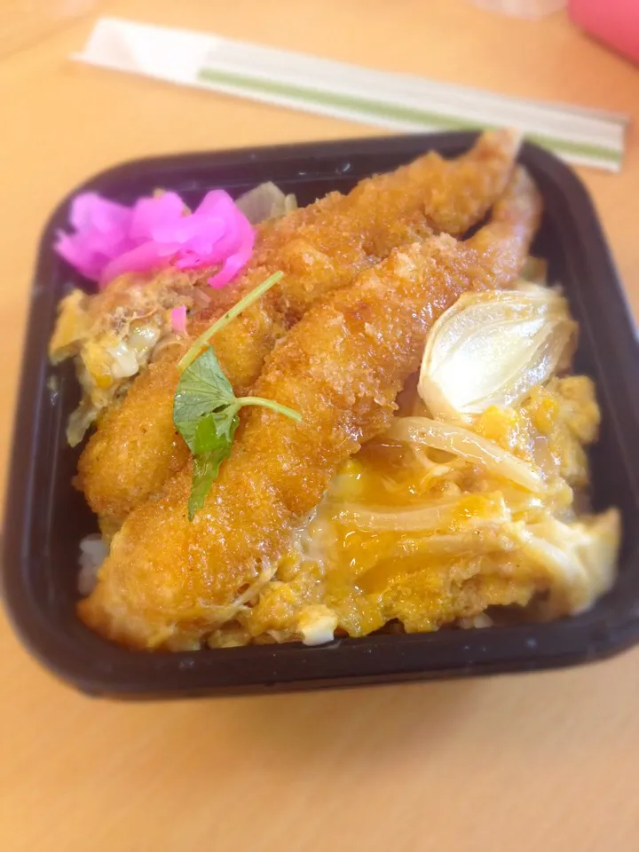 Snapdishの料理写真:学食ーまずそうなエビ天丼（笑）|Yume Yanさん