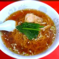 Snapdishの料理写真:飲んだあとの〆にあっさり醤油ラーメン 450円！|ちゃぴさん