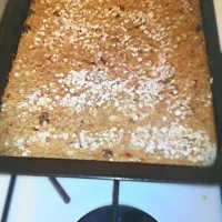 Banana, raisin & cinnamon oat bars/slices best served warm but can also be eaten cold.|Roseanna Mariaさん