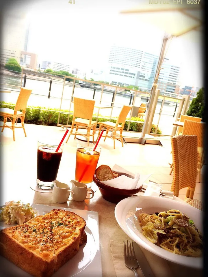 お天気はイマイチだけど ⛅️テラスでランチ🍴☕️😋💕|chieさん