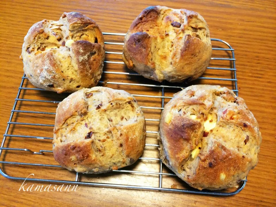 なおさんの料理 ドライフルーツとクリチの全粒粉パン|かまさん