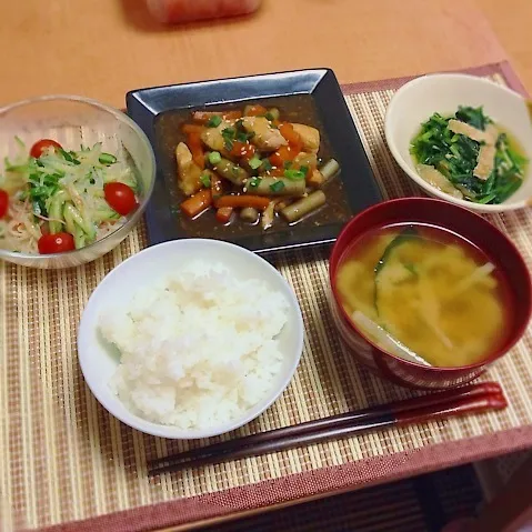 Snapdishの料理写真:鶏ごぼう、ほうれん草と油揚げの煮浸し、春雨サラダ|はるさん