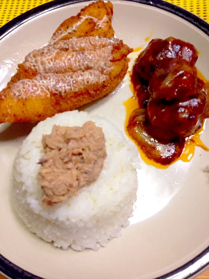 Fried Catfish and Meatballs with Tuna Gatlic Rice. :)|Kate Lucasさん