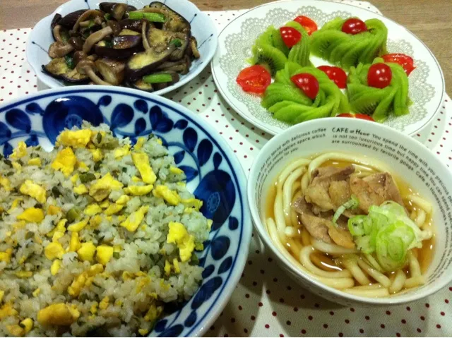 新生姜たらの芽チャーハン・ミニ肉うどん・茄子しめじ小松菜の甘辛炒め・キーウィフルーツ|まーままさん