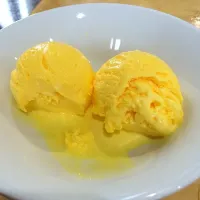 Snapdishの料理写真:Mango frozen yoghurt|Eviliseさん