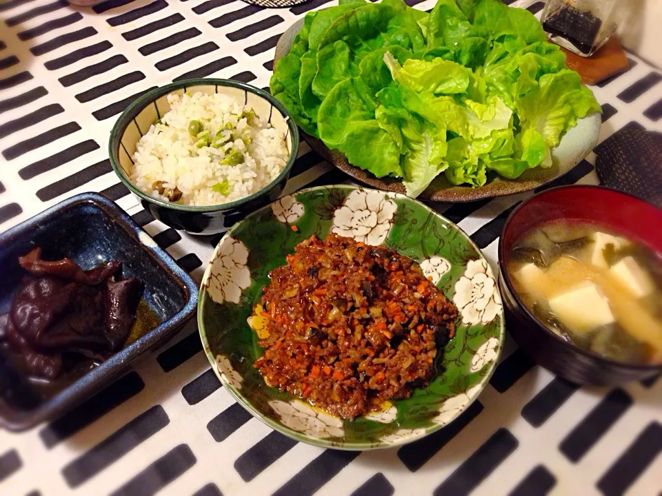 ひき肉のレタス包み🍀生キクラゲのしゃぶしゃぶ🍀豆ご飯🍀お味噌汁|mochaさん