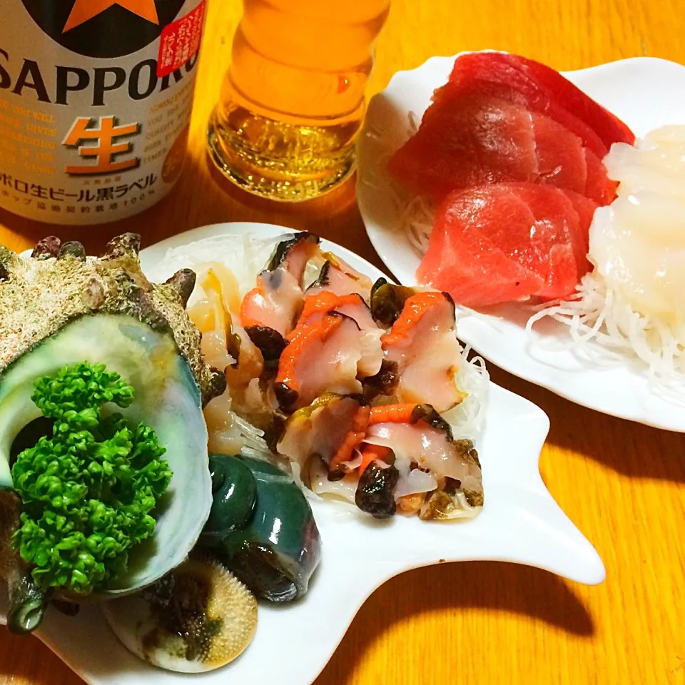 Snapdishの料理写真:サザエの刺身とマグロと帆立やっぱり🍺♡|ゅきゅきさん