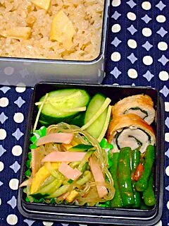 お弁当（筍ご飯、ささみの大葉巻き、春雨中華サラダ、いんげんのナムル、きゅうりの生姜浅漬け）|すーさん