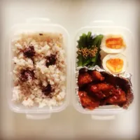 Snapdishの料理写真:140527お弁当  （雑穀米、煮玉子、チリチキン、小松菜ナムル）|森ひろさん