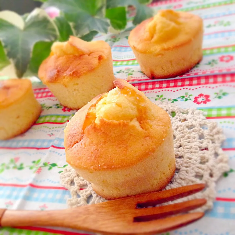 ひかりママ♡さんの料理 ノンオイルなのにしっとりふわふわレモンマフィン♡余った生クリーム消費にも♪ケーキ型でもok♪|ららさん