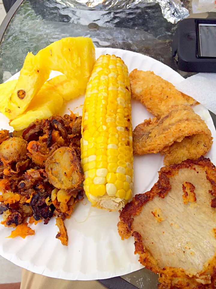 Memorial Day Dinner (fried pork chops, fried fish, grilled corn on the cobb, grilled pineapple, and roasted sweet and regular potatoes! YUM!!!|Weldon H Dunston IIIさん