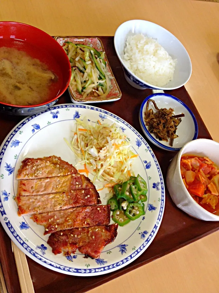 喫茶ふれあいの日替わり定食。今日は、ポークふんたら|ハルさん