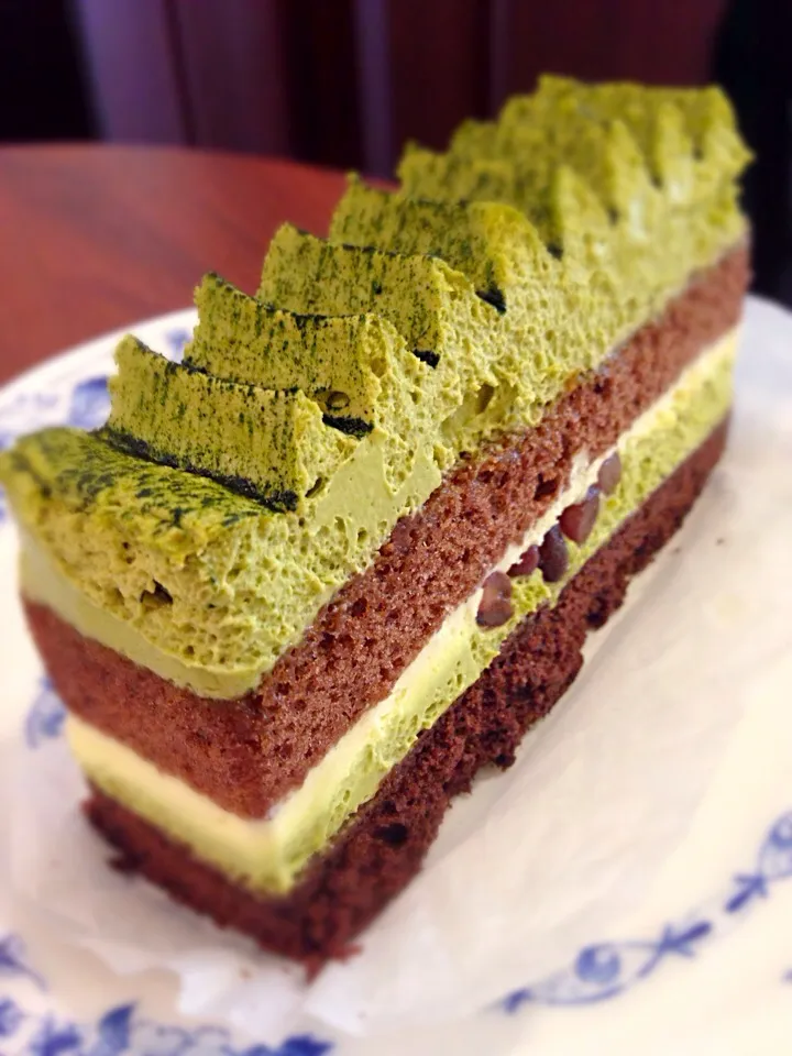 Matcha tea cake for dessert :) 今日はご褒美の日o(^_^)o ずっと食べてみたかった抹茶ケーキ🍰😁✨|Tanuさん