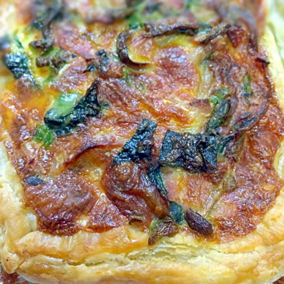 Snapdishの料理写真:Quiche de espinafre, bacon e cogumelo 😋 ほうれん草,ベーコンときのこ キシュ|Hérica Yamasumiさん