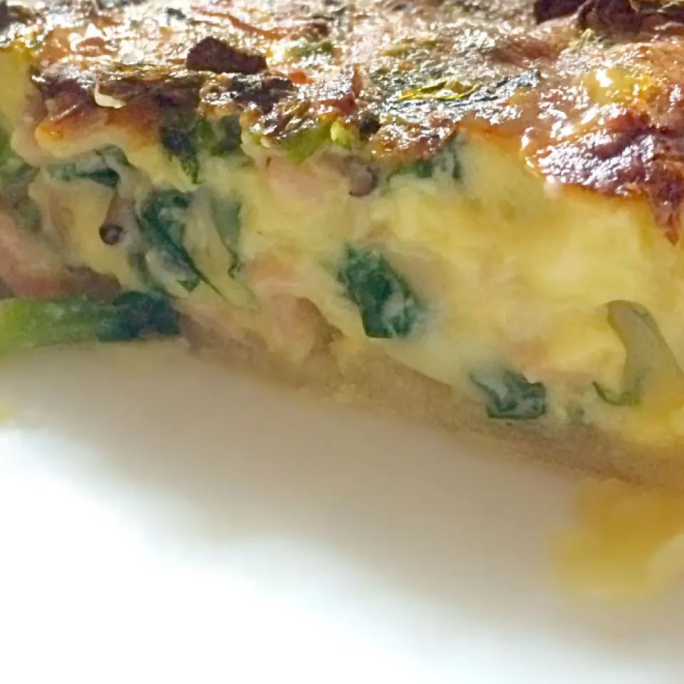 Snapdishの料理写真:Quiche de espinafre, bacon e cogumelo 😋 ほうれん草,ベーコンときのこ キシュ|Hérica Yamasumiさん