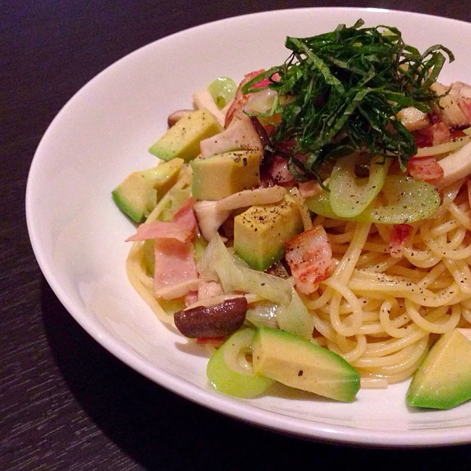 Snapdishの料理写真:冷蔵庫の残りものであっさり塩味パスタ＼(^o^)／|🌺🍍しぃちゃん(・ω・)🍍🌺さん