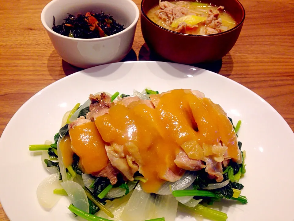 蒸し鶏の味噌だれがけとひじきとベーコンの炒め煮と豚汁|あやかさん